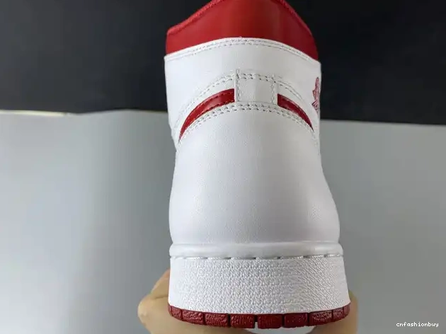 (2017) Red 1 Jordan 555088-103 Metallic Retro Air 0628